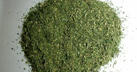 تصویر 3 از نعنا خشک تمیز تهیه شده از برگ های سبز باغی